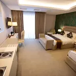Grand Blue Fafa & Resort Kryemëdhej