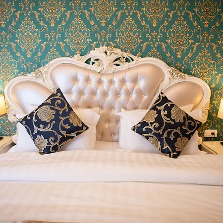 Grand Blue Fafa & Kryemëdhej