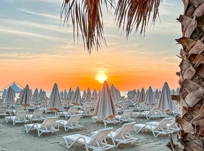 Grand Blue Fafa & Resort Kryemëdhej