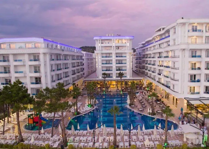 Resort Grand Blue Fafa & Kryemedhej