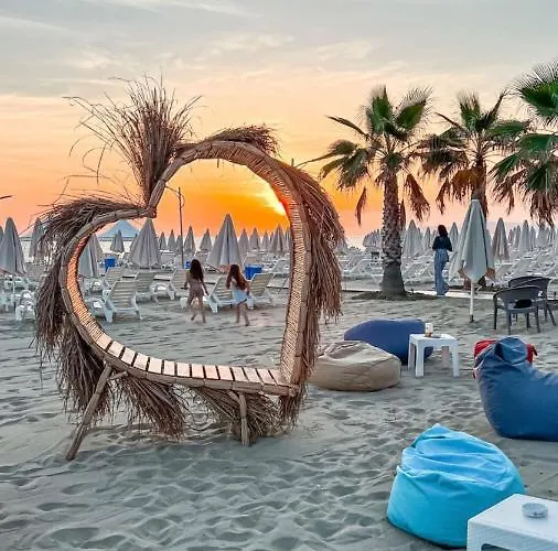 Grand Blue Fafa & Kryemedhej